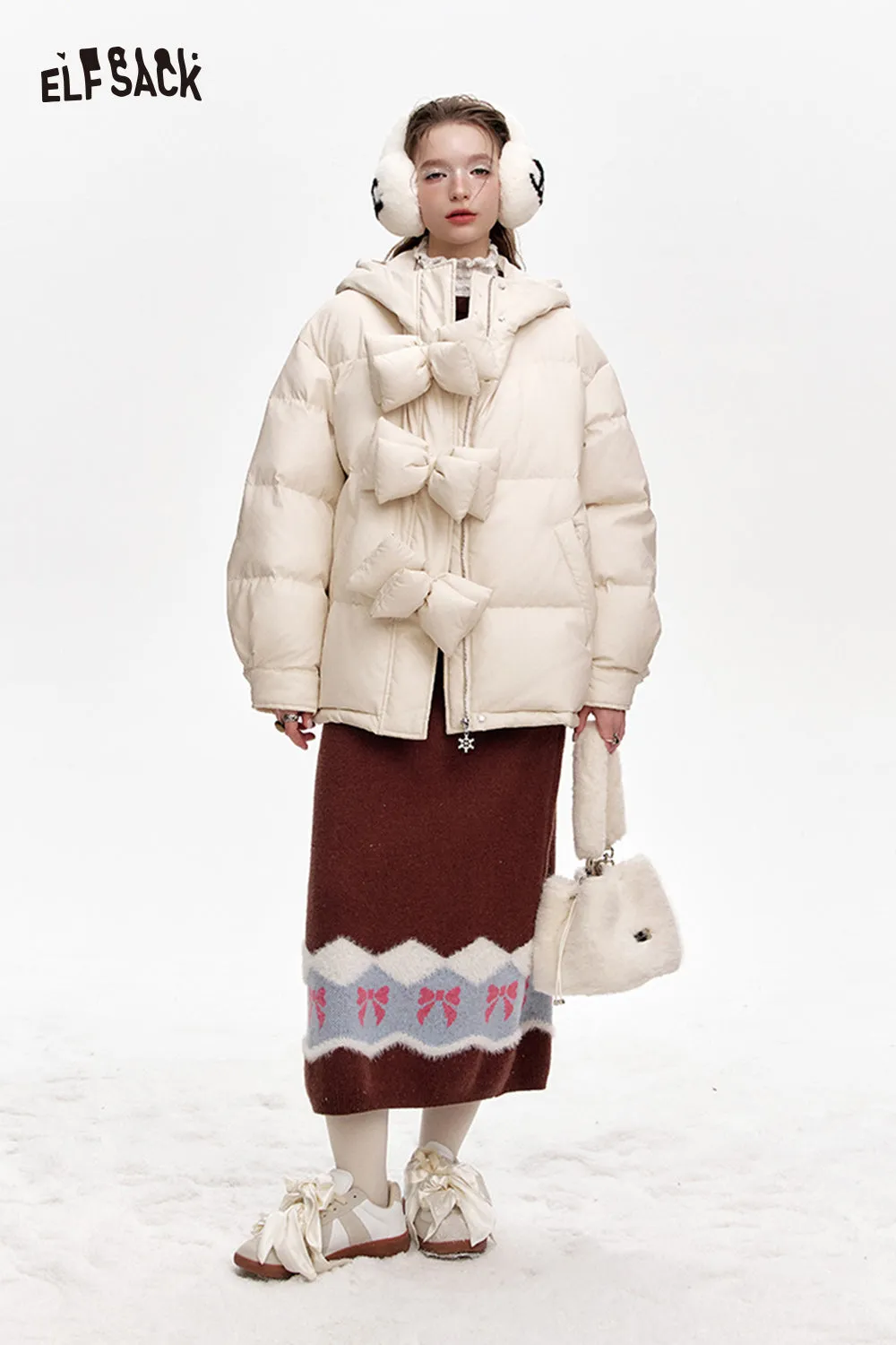 ELFSACK 2024 Winter New Arrivals Hooded Bow Button Short Down Jacket Women