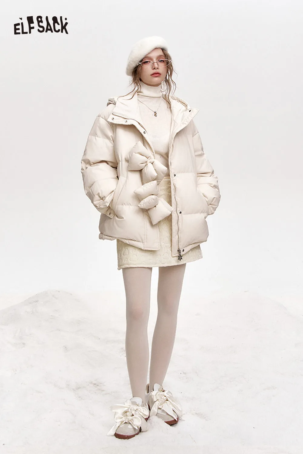 ELFSACK 2024 Winter New Arrivals Hooded Bow Button Short Down Jacket Women