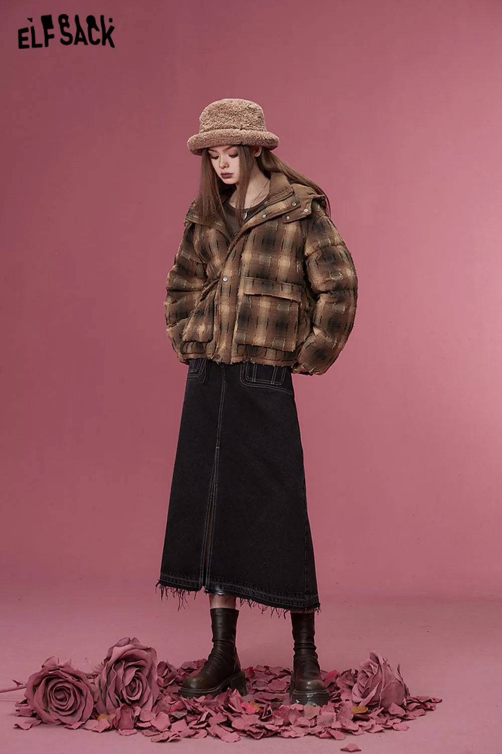 ELFSACK Korean Fashion Plaid Down Coats Women 2023 Winter New Short Designer Outwears
