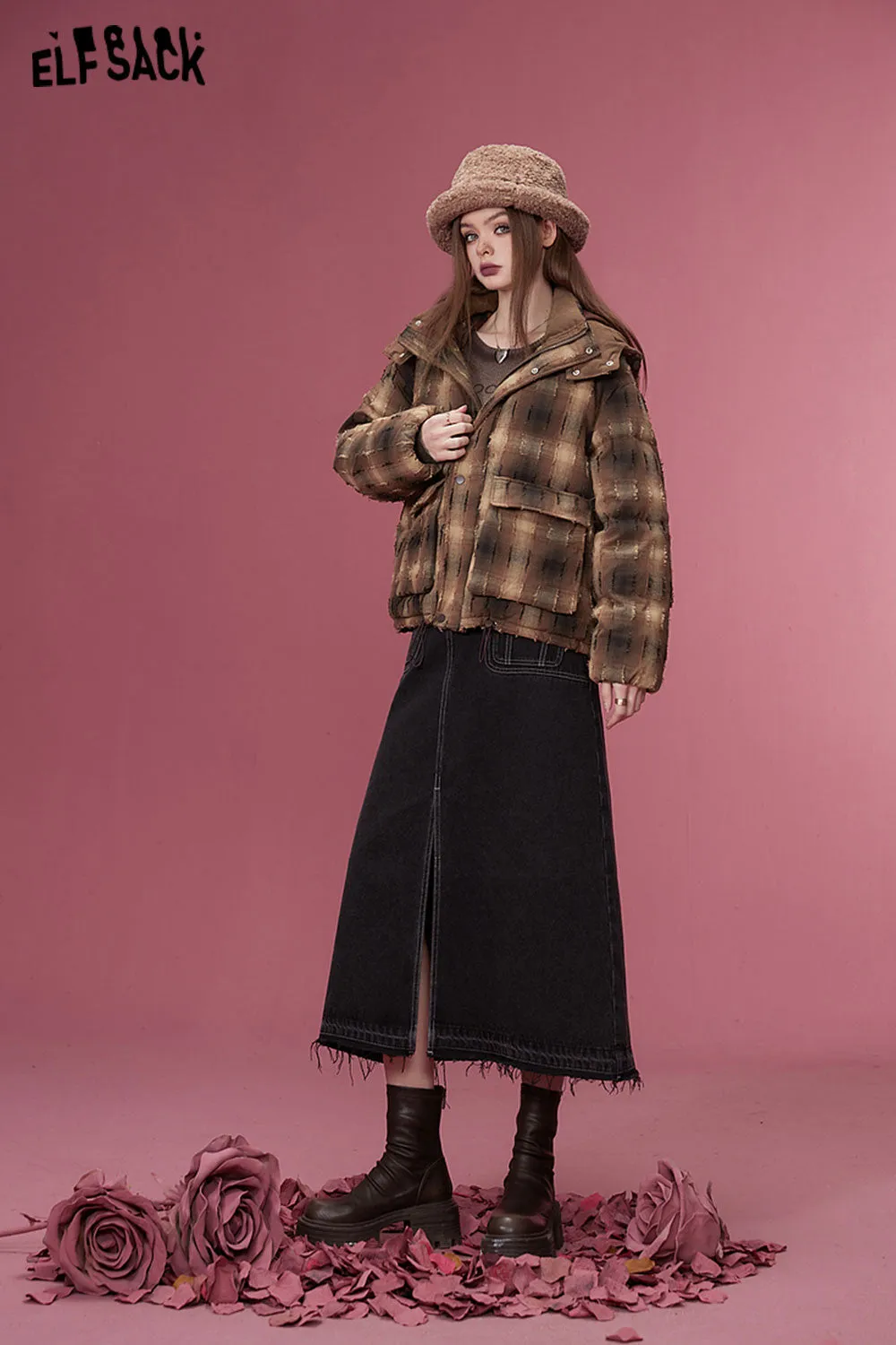 ELFSACK Korean Fashion Plaid Down Coats Women 2023 Winter New Short Designer Outwears